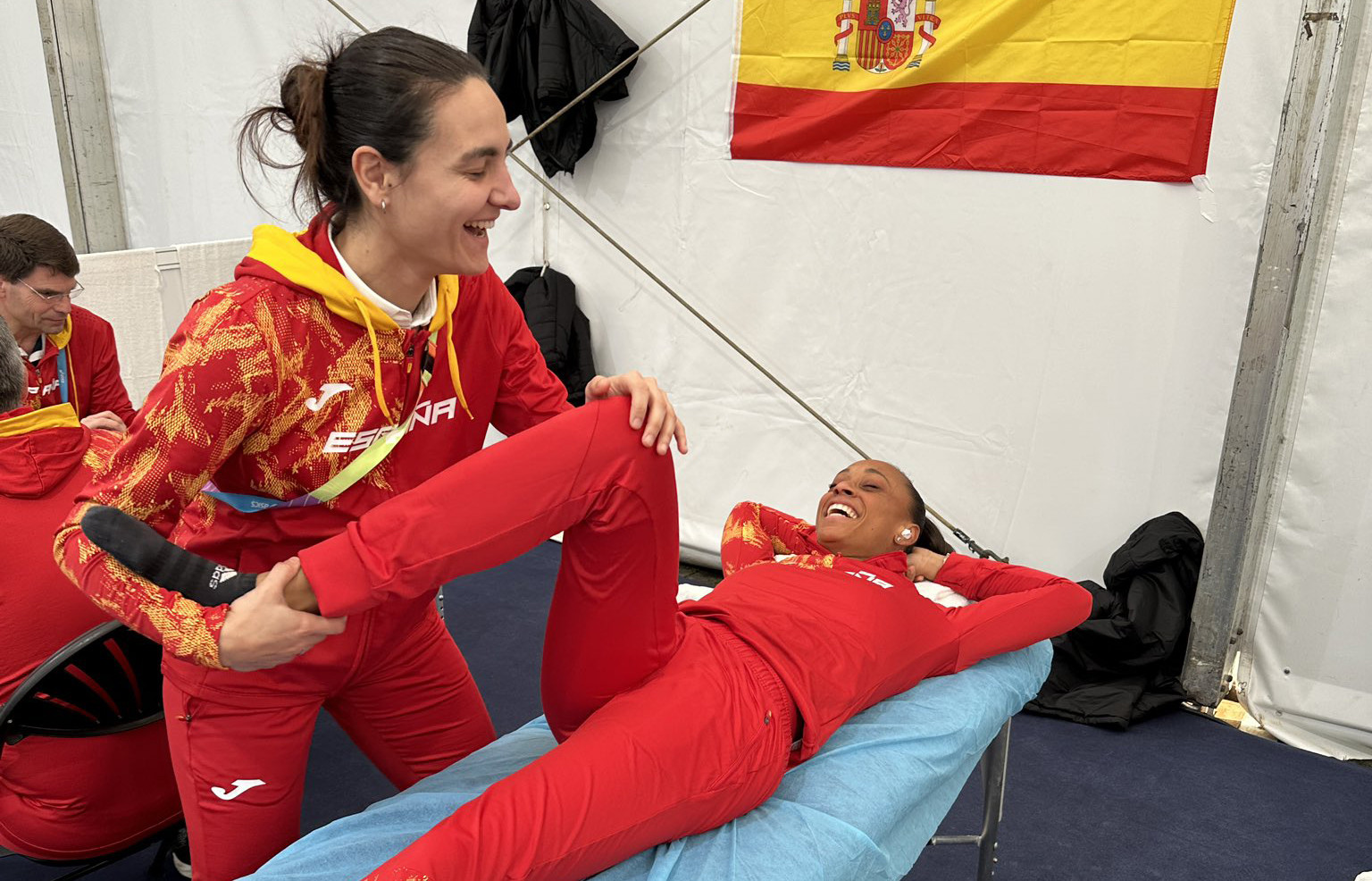 Patri Carballo, las manos coruñesas que cuidan del atletismo español