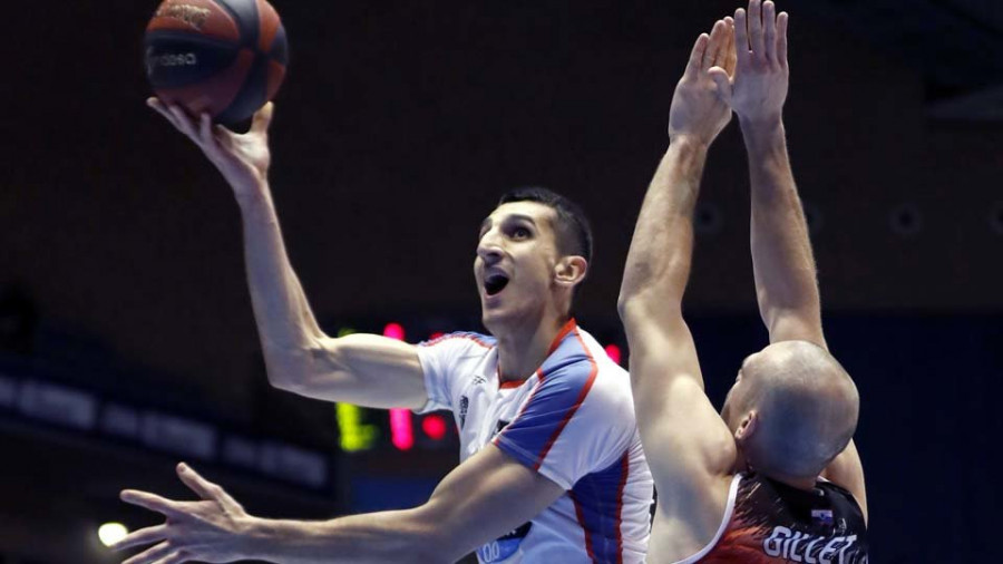 El Obradoiro sufrió pero al final derrotó al Fuenlabrada