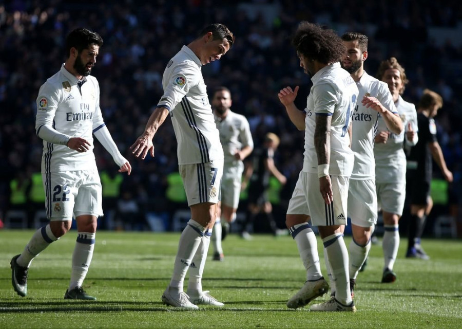 El Real Madrid golea al Granada en el Bernabeu (5-0)