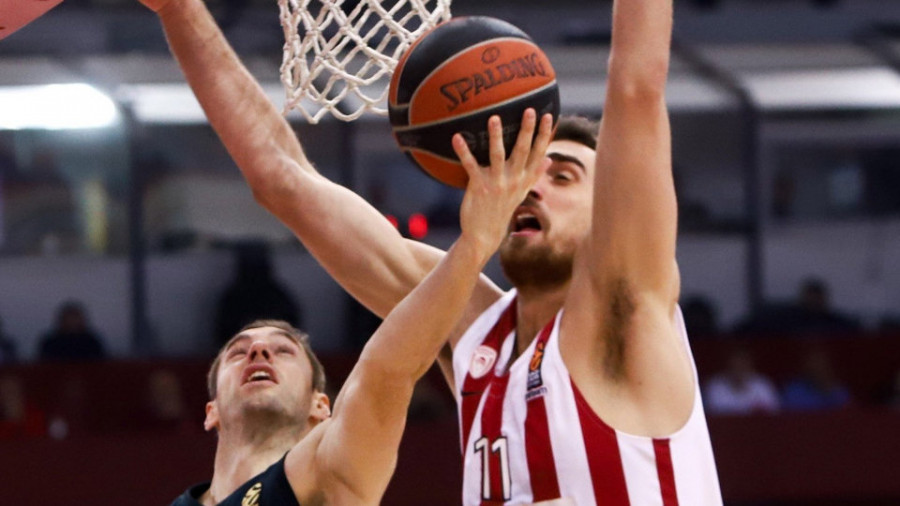 El Olympiacos frena a un Madrid intermitente