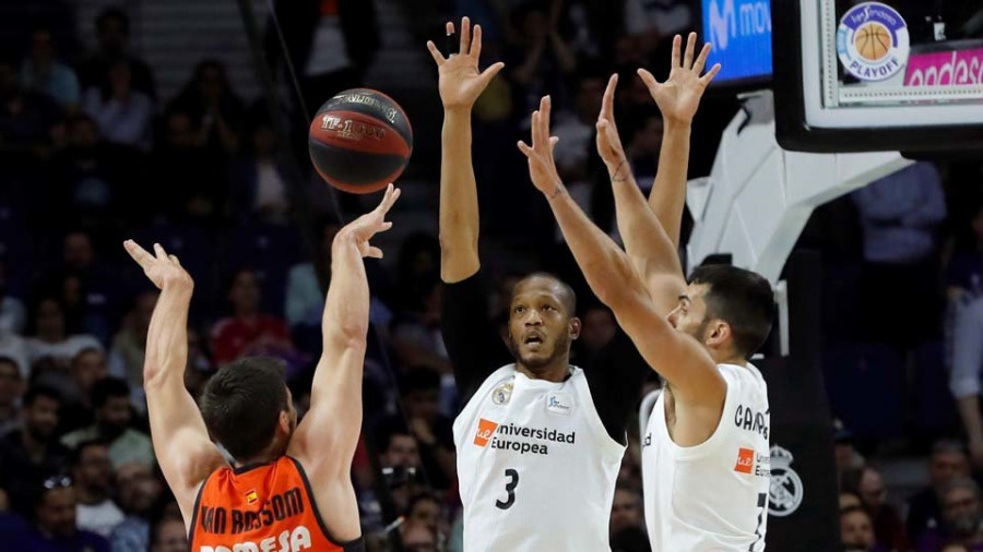 El campeón destroza al Valencia en 25 minutos