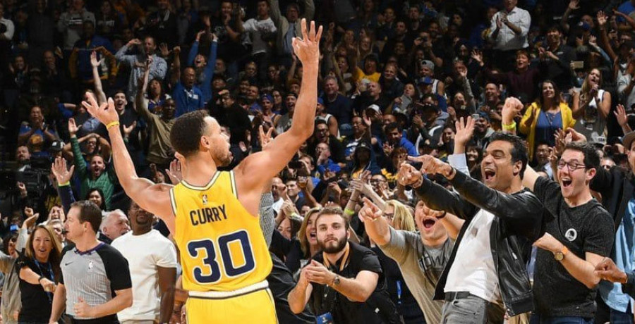 Curry deja en segundo plano la primera victoria de los Lakers