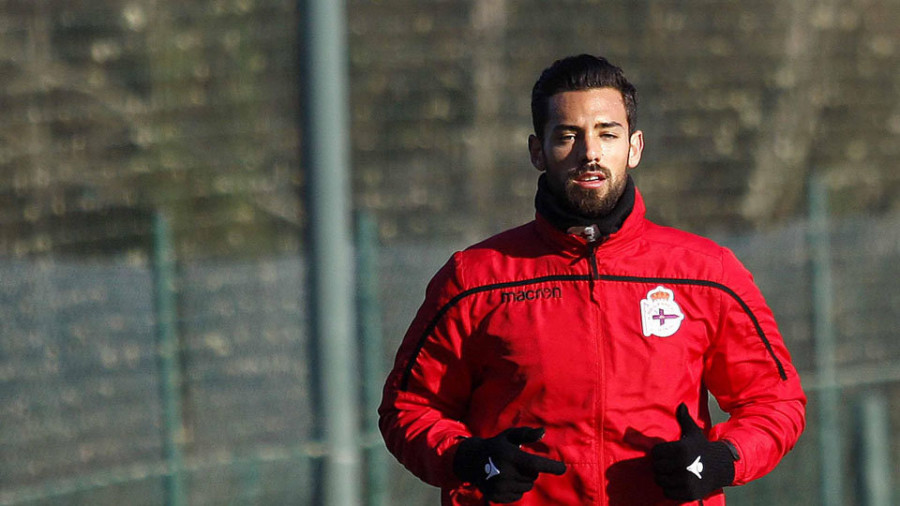 Carlos Fernández y Marí entran en una convocatoria de 21 jugadores