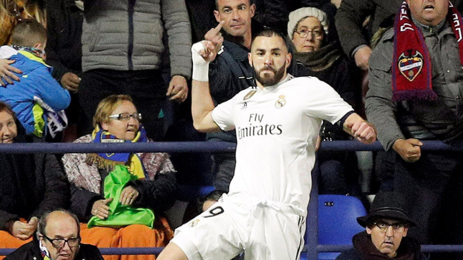 El Madrid gana en Valencia gracias a  dos penaltis