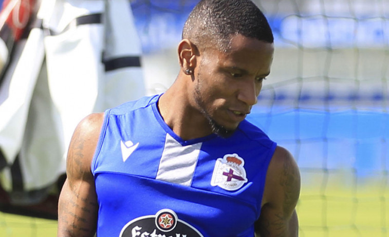 Beauvue vuelve a entrenar con el Depor tras superar sus molestias