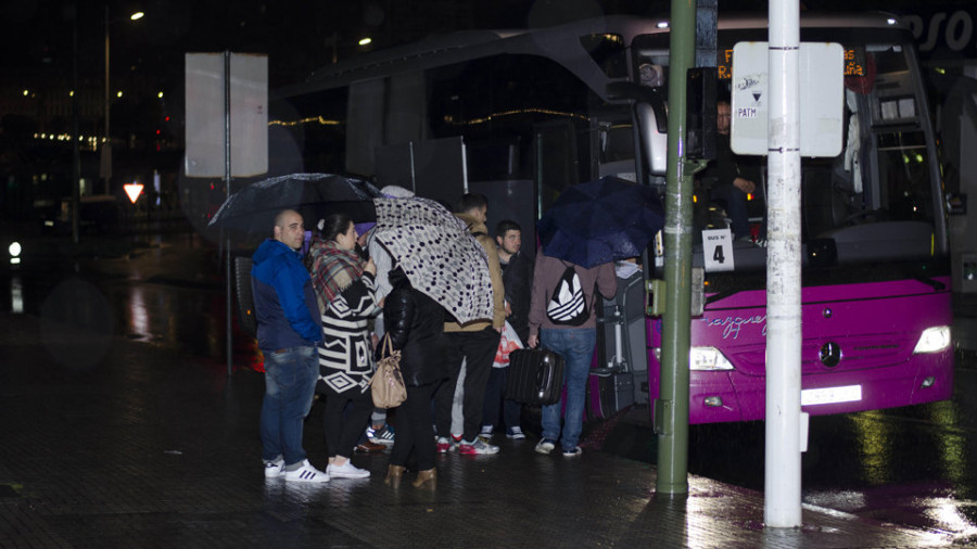 La Federación de Peñas ya completó cinco buses a Gijón