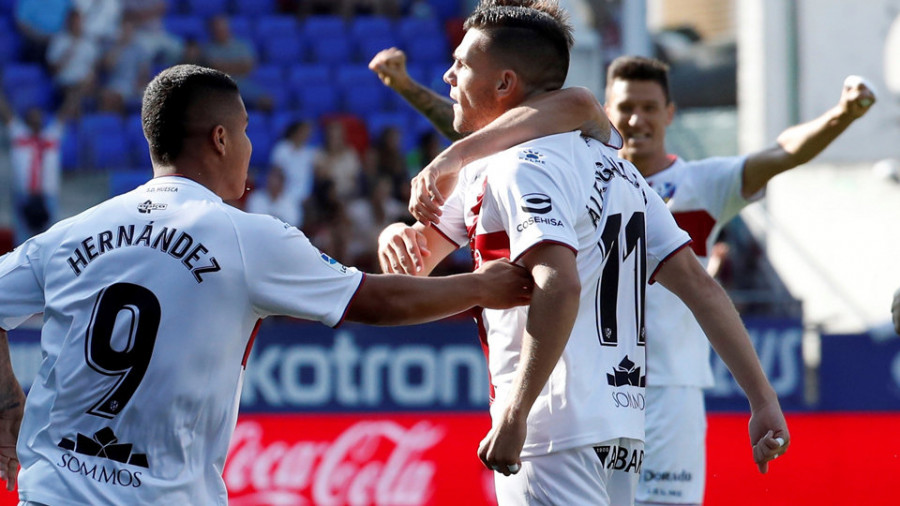 Álex Gallar  da la victoria  al Huesca  en casa del  Las Palmas