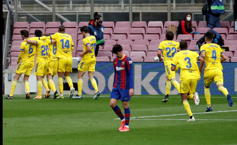 El Barça regala otro pedacito de Liga con un penalti en la recta final