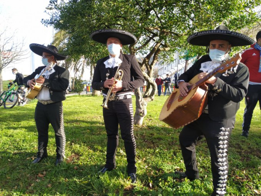 El Celta B recibió al Depor con mariachis y un ataúd