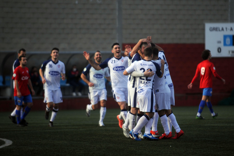 El Silva se impone al Viveiro en un duelo frenético y se acerca a la permanencia