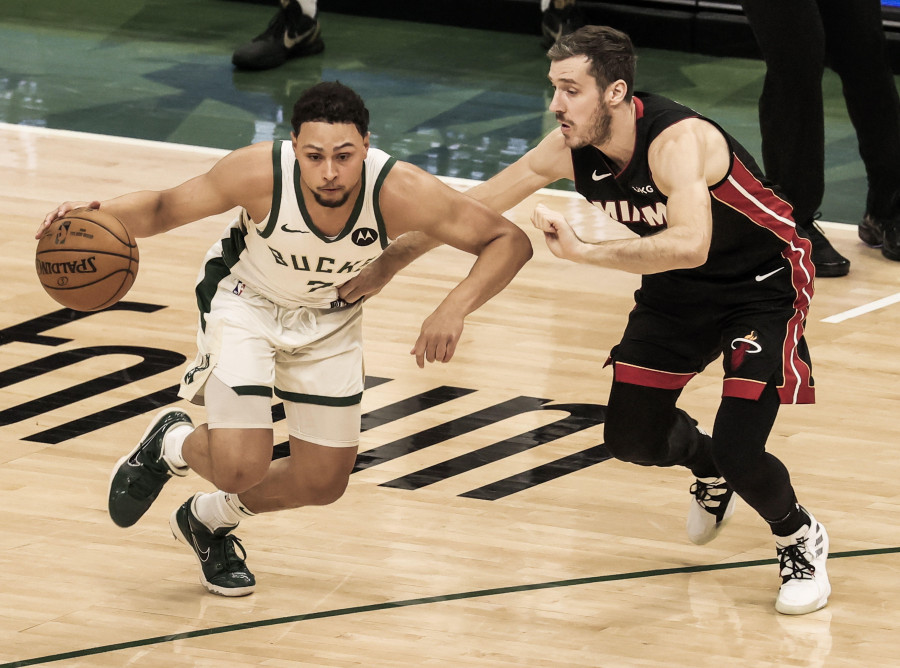 Los Bucks alfombran su camino; los Nuggets encuentran el suyo