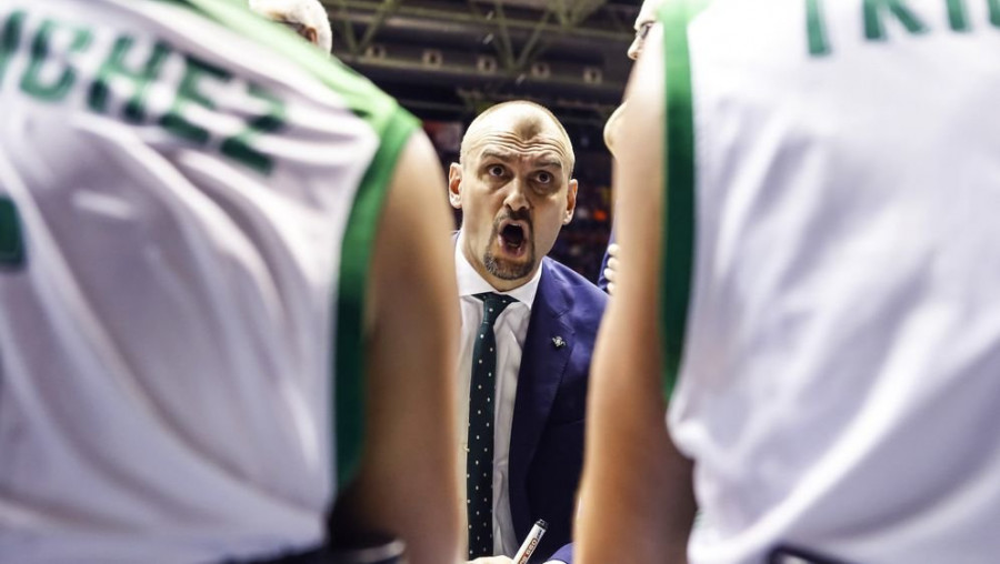 Zan Tabak destituído como entrenador del Betis Energía Plus