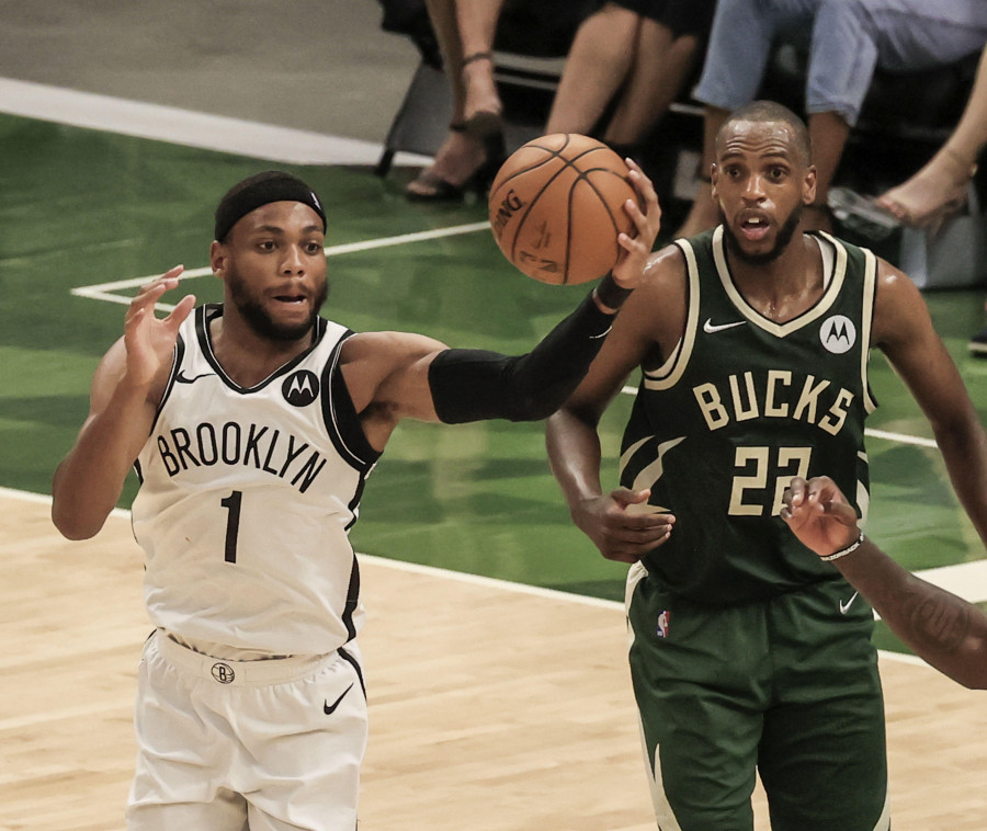 Anteto y Middleton frenan a los Nets