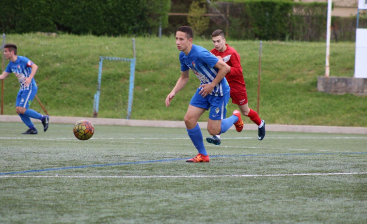 Cristian Sanz apuntala la zaga del San Tirso