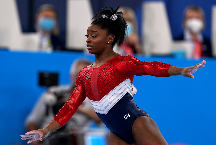 Simone Biles se baja también de las finales de salto y barras