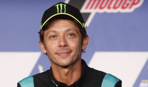 Valentino Rossi abandona la competición tras 26 años en activo