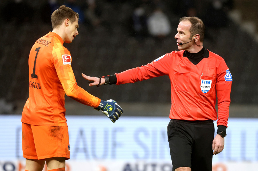 Los árbitros sin vacunar podrán seguir dirigiendo partidos en la Bundesliga