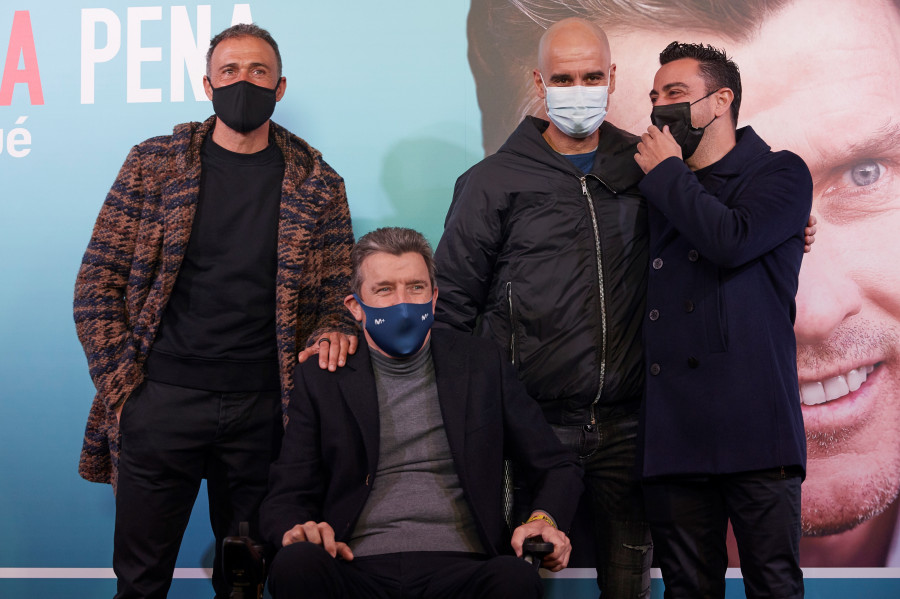 Luis Enrique, Xavi y Guardiola, con Unzué en el estreno del documental sobre la ELA