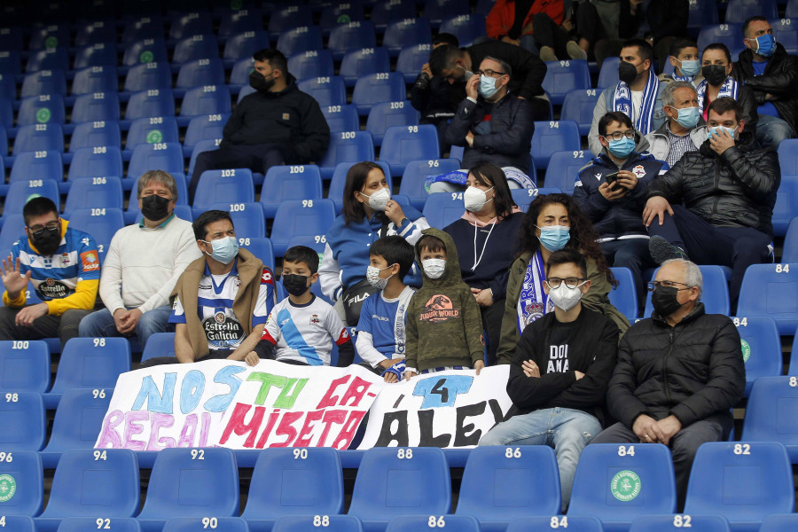 La afición del Depor disfrutó en Riazor del triunfo ante el DUX Internacional