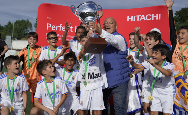 El Real Madrid levantó la Hitachi Air Cup, una fiesta del fútbol base en Abegondo