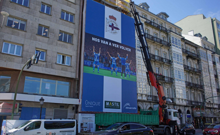 Riazor, lleno y engalanado