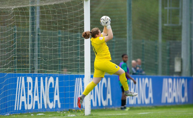 Lucía Alba cierra la portería del Depor Abanca