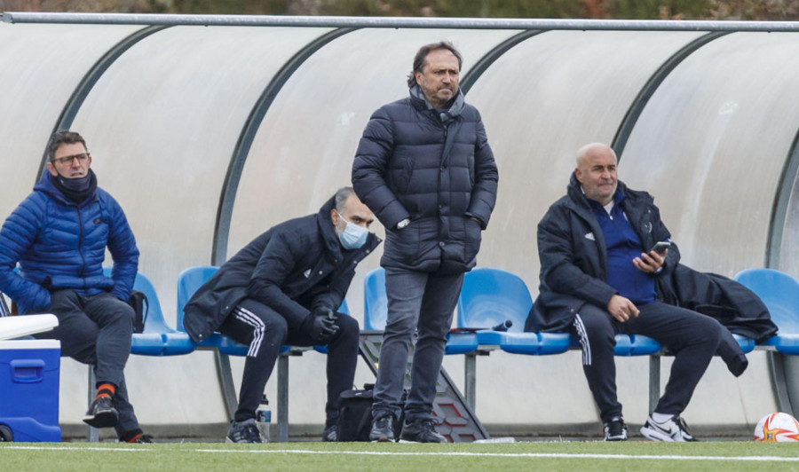 Sin técnico ni jugadores a tres semanas de Riazor