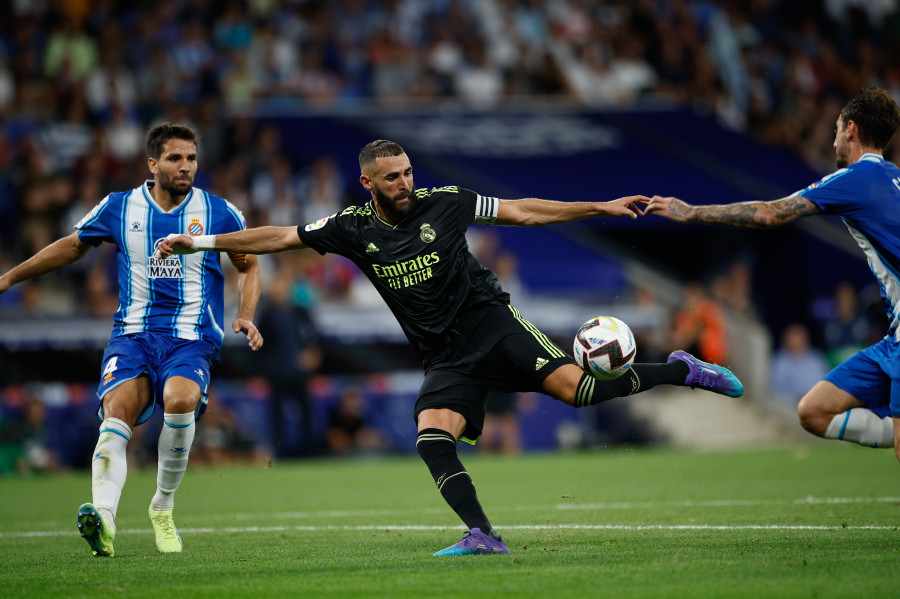 El Madrid gana a su manera, con dos goles  de Benzema al final