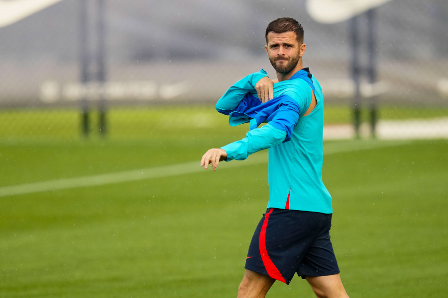 Pjanic, pendiente de cerrar su salida, única ausencia en el entrenamiento