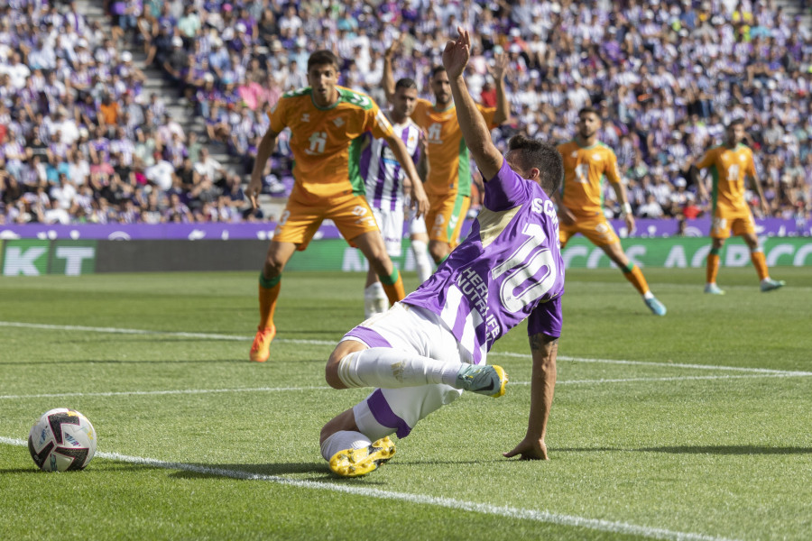 Sin goles entre un Valladolid sin puntería y un Betis con diez