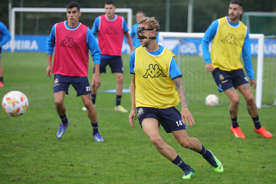 Víctor Narro vuelve al grupo... con máscara