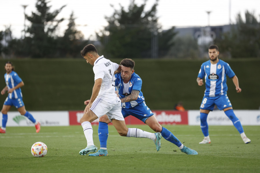 El Castilla cae goleado ante el Ceuta (0-3) y ahora aventaja al Depor en dos puntos