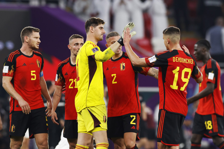 Batshuayi y Courtois rescatan tres puntos para Bélgica