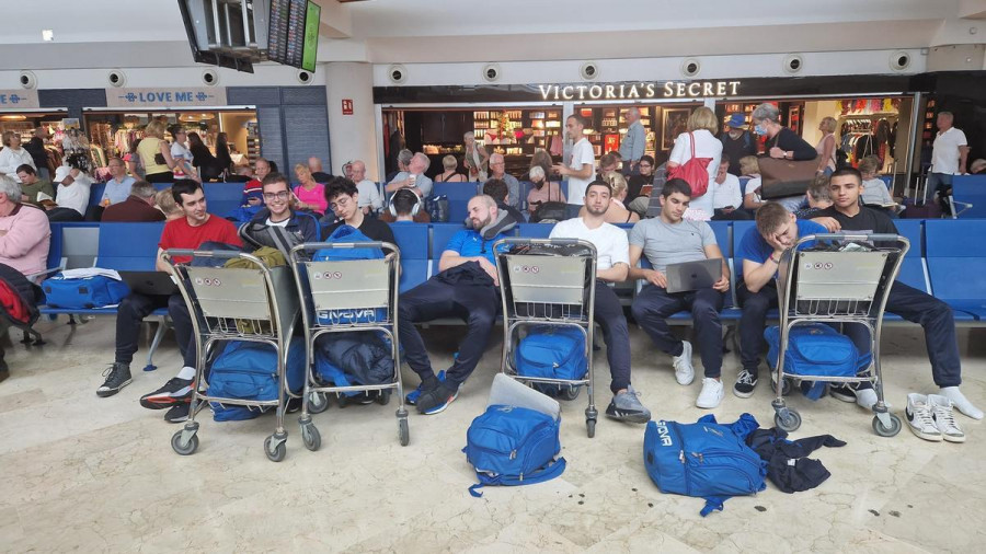 El Teucro se queda tirado en el aeropuerto