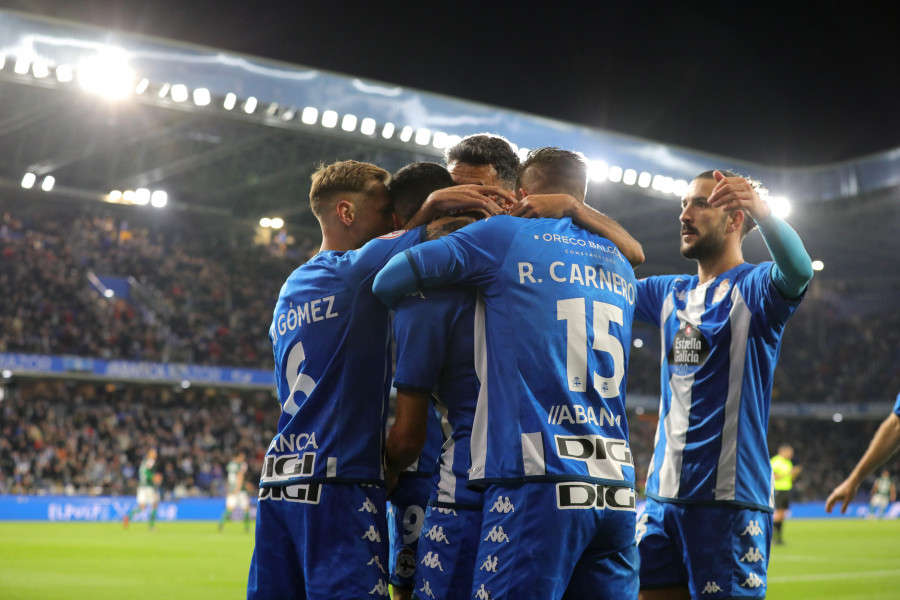 El Depor aprovecha el semáforo verde del Racing