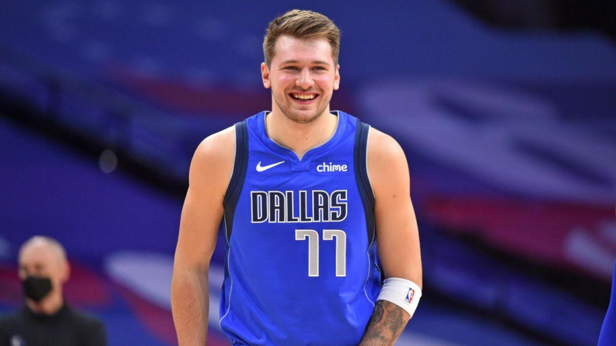 Doncic sella su tercer partido de 50 puntos en diciembre y tumba a Spurs