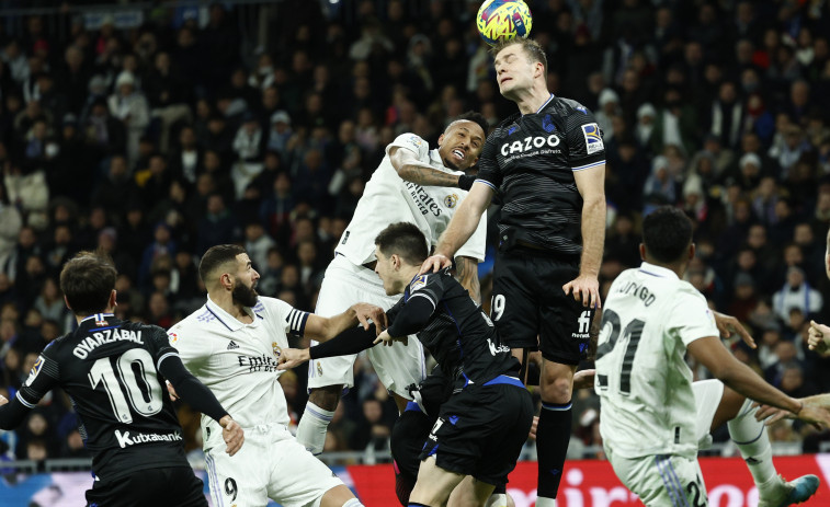 El Madrid se atasca ante la Real Sociedad y se aleja del Barcelona