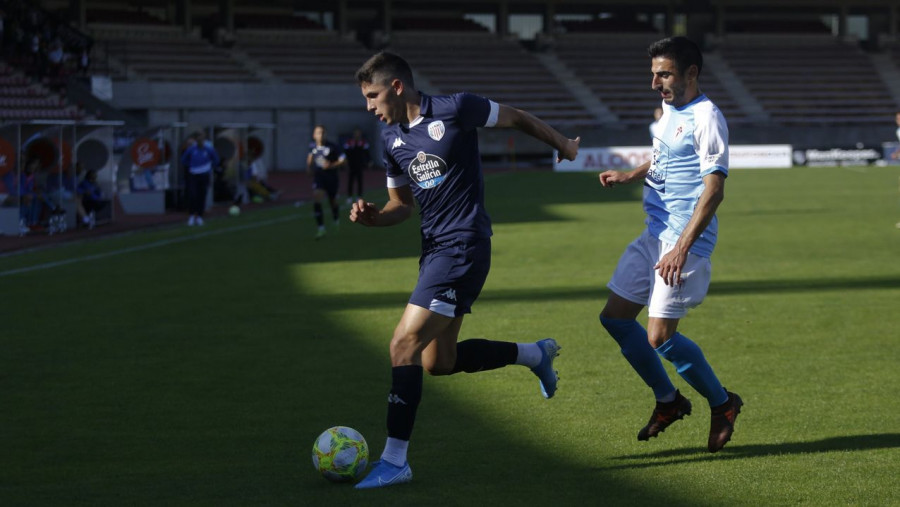 Matías Vesprini, central zurdo que refuerza la línea defensiva carballesa