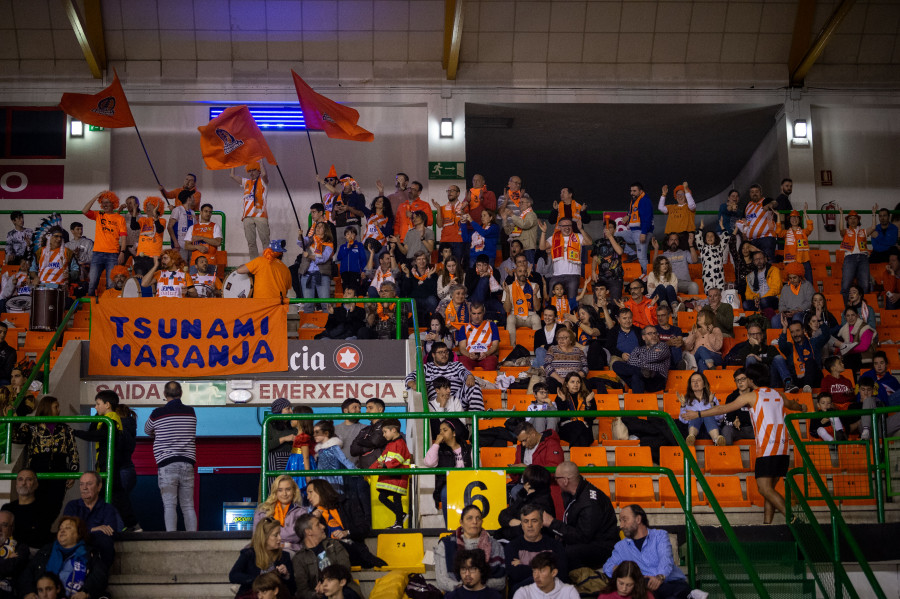 La 'marea naranja' del Leyma sube hasta Ourense