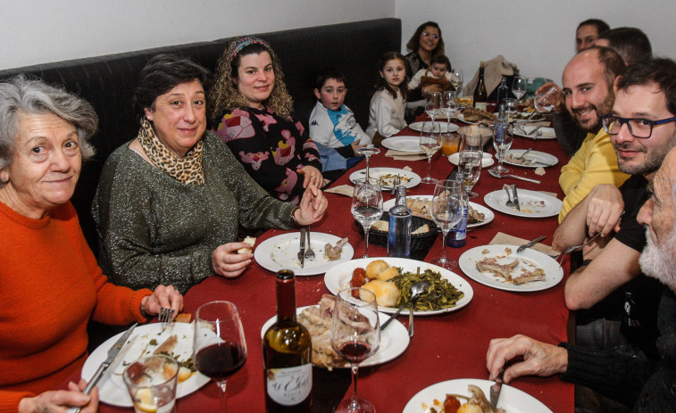 La peña ‘O Roxo’ se fue de cocido por su XX aniversario