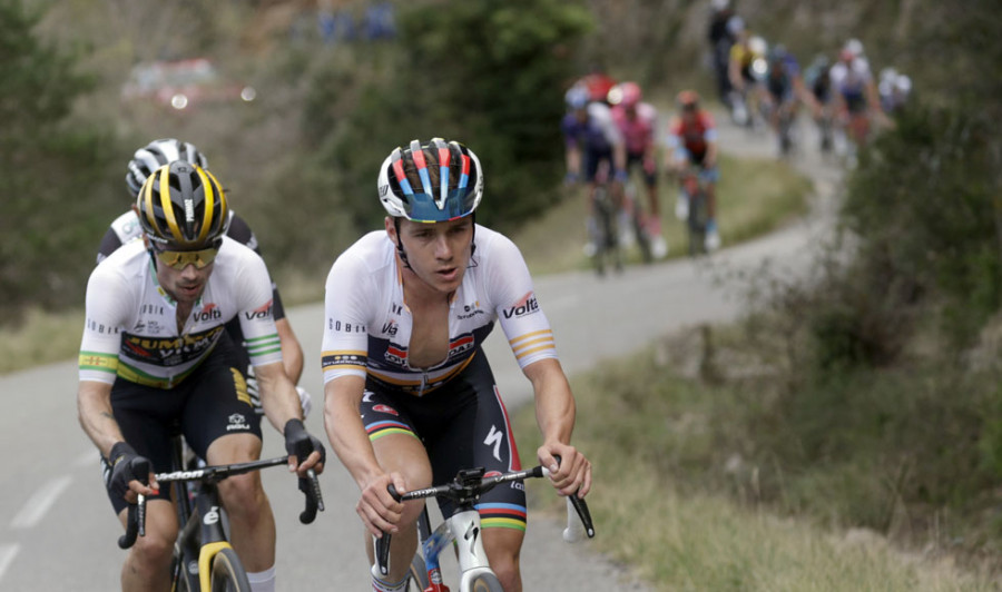 Roglic da un golpe en la mesa ante Evenepoel