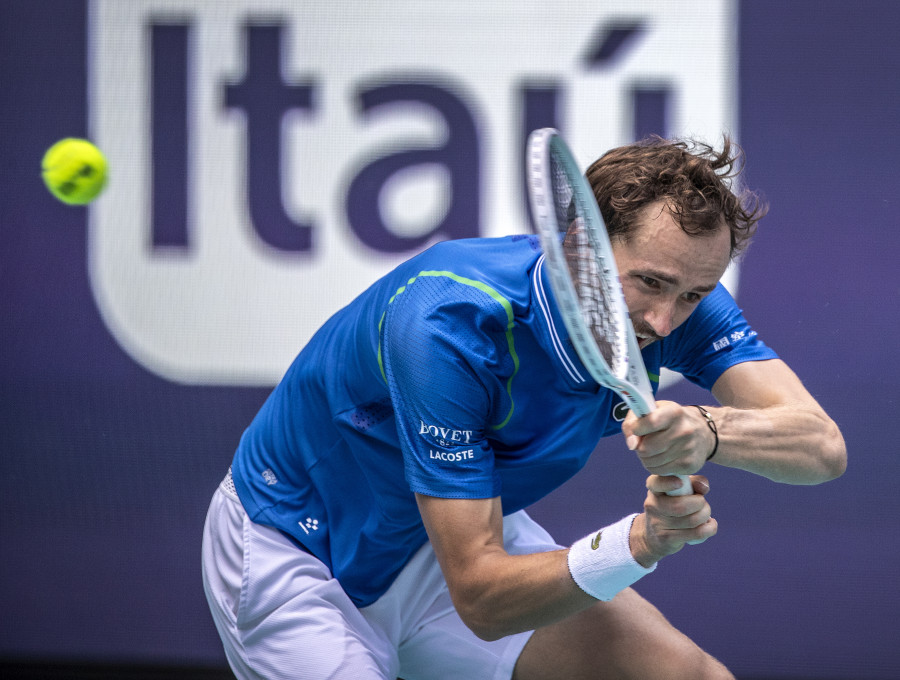 Medvedev vence a Sinner y conquista su primer título en Miami