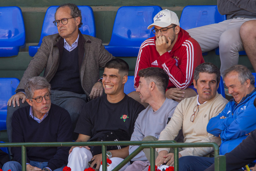 Pablo Llamas pasa a cuartos en Murcia con Carlos Alcaraz en la grada