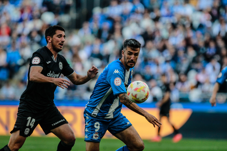 El Depor se reengancha a la batalla con una goleada al Fuenlabrada (4-2)