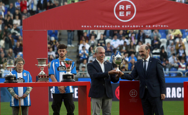 El Depor recibe la Copa España 1912, su séptimo título