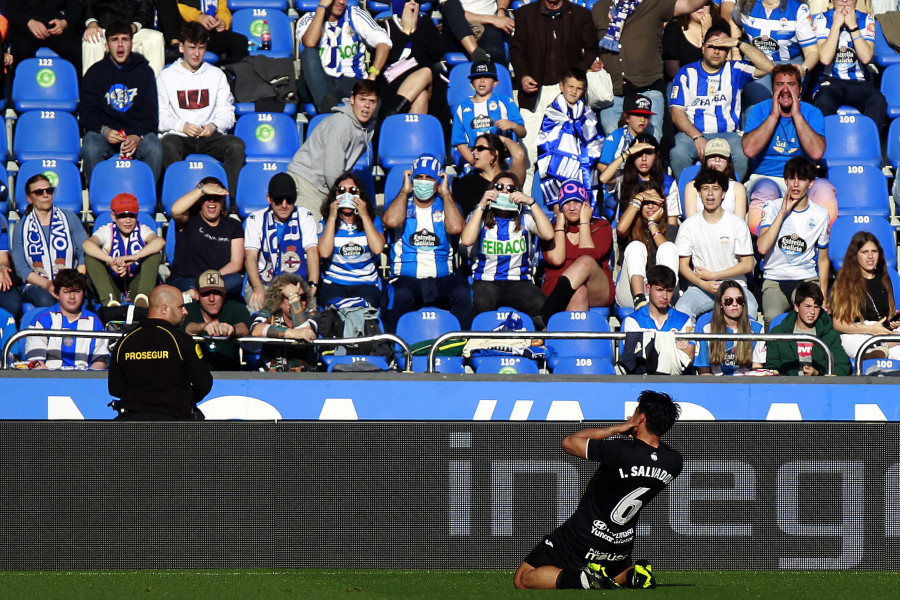 Iban Salvador publica un tuit con la foto de su celebración con 'mascarilla' en Riazor