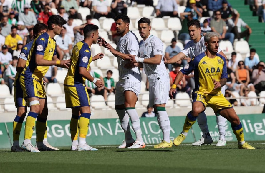 El Alcorcón empata en Córdoba (1-1) y mantiene el primer puesto