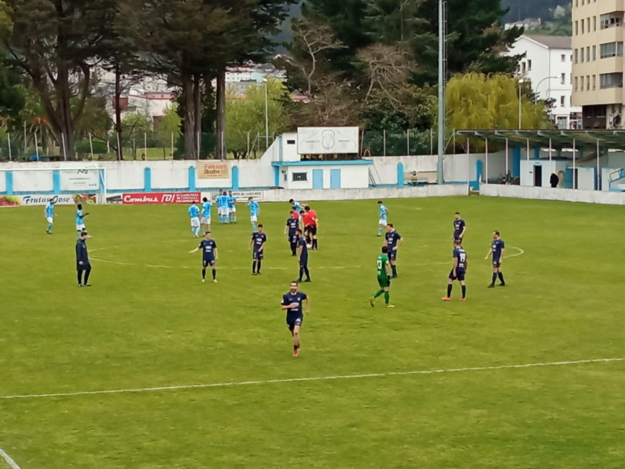 Vital triunfo del Silva en Viveiro con doblete de Álex Lorenzo