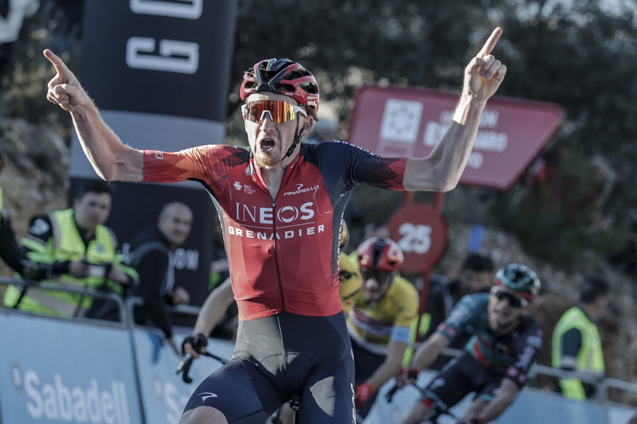 Tao Geoghegan Hart, primer líder al ganar en la cima de Alpbach