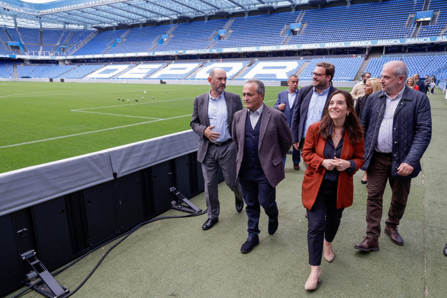 Una delegación de la RFEF examina Riazor